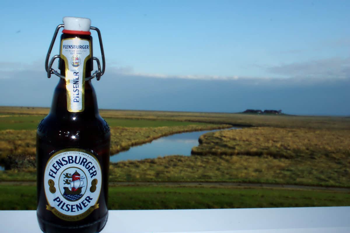 Flensburger Bügelverschlussflasche vor der Hallig Langeneß