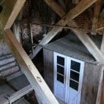 Holzbalken im Glockenturm auf der Insel Fehmarn