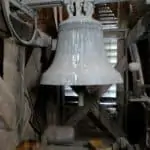 Alte Glocke im Turm auf der Insel Fehmarn
