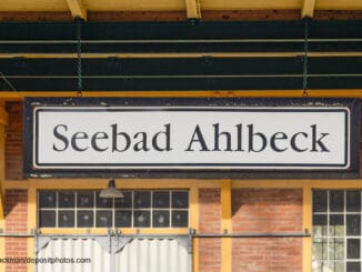 Seebad Ahlbeck Schild am Bahnhof