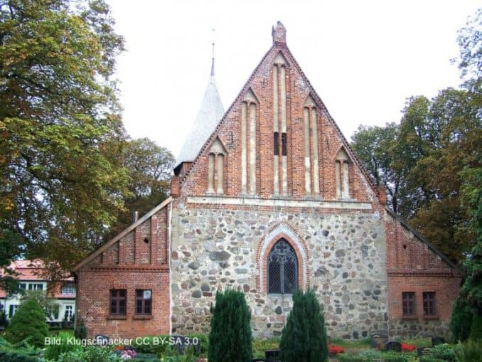 Kirche in Dersekow Kirche in Dersekow