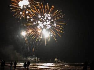 Feuerwerk am Meer - Ostsee in Flammen
