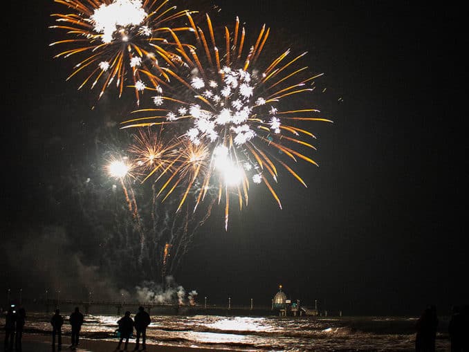 Feuerwerk am Meer - Ostsee in Flammen Feuerwerk am Meer - Ostsee in Flammen