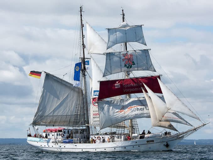 Die Brigantine „Greif“ ist zum Hansetag „Heimat“ für Jugendliche aus ganz Europa. Foto: Hanse Sail/Lutz Zimmermann