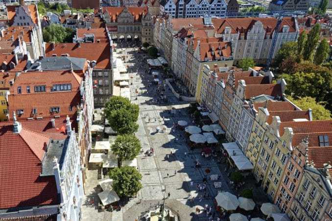 Blick auf die Shoppingmeile von Danzig (Polnische Ostsee)