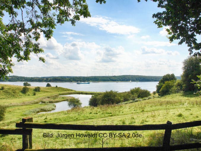 Naturschutzgebiet „Dummersdorfer Ufer“. Blick auf den Silkteich und das mecklenburgische Ufer im Bereich des OT Teschow der Gemeinde Selmsdorf Naturschutzgebiet „Dummersdorfer Ufer“. Blick auf den Silkteich und das mecklenburgische Ufer im Bereich des OT Teschow der Gemeinde Selmsdorf