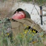 Soldat liegt auf dem Boden im Blücher Bunker (Ustka)