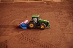 Traktor auf dem Feld, field & fun Miniaturausstellung Sierhagen