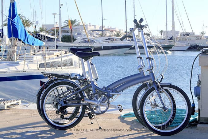 Faltfahrrad an der Ostsee