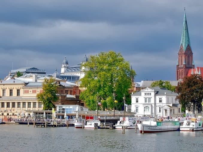 Schwerin / Blickrichtung vom Schweriner See