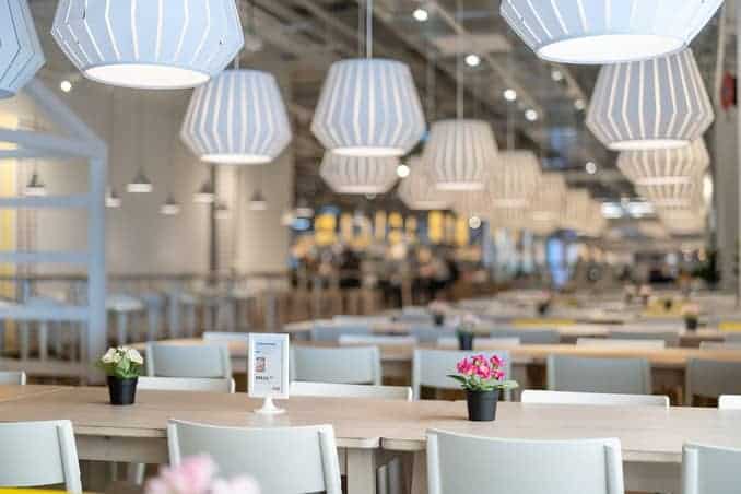 Der schwedische Konzern Ikea setzt in der Möbelbranche immer wieder Trends.