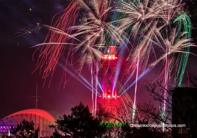 Silvesterfeuerwerk in Rostock Warnemünde