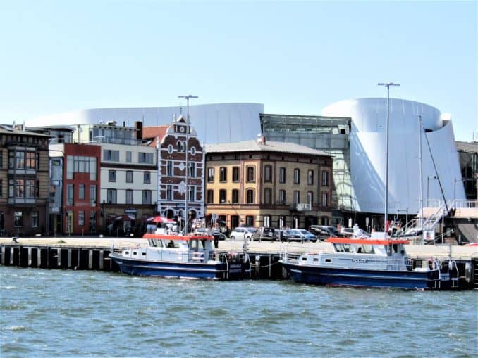 Stralsund mit Blick zum Ozeaneum