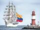 Die „Gloria“, das Segelschulschiff der kolumbianischen Marine, läuft in Warnemünde ein. Foto: Lutz Zimmermann