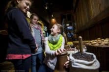 ©Olaf-Malzahn – Europäisches Hansemuseum Szene Handelsplatz Brügge 1361 3 /Pressebild K1600 Europaeisches Hansemuseum Szene Handelsplatz Bruegge 1361 3 © Olaf Malzahn