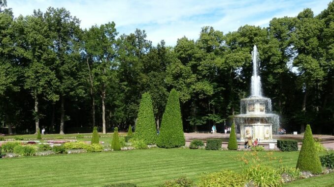 Parks und Gärten von St Petersburg