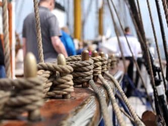 Seile auf der Gorch Fock