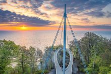 Skywalk mittig bei Sonnenuntergang