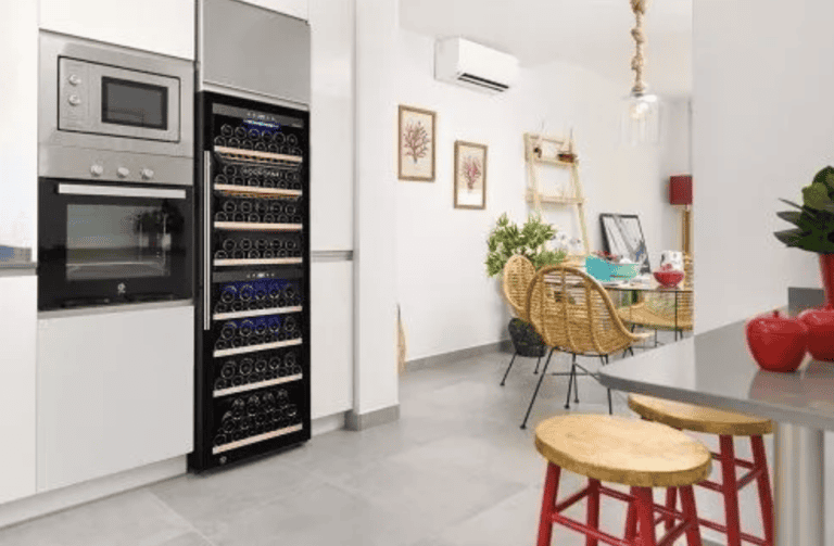 Luxuriöser Weinkühlschrank mit einer oder zwei Temperaturzonen.