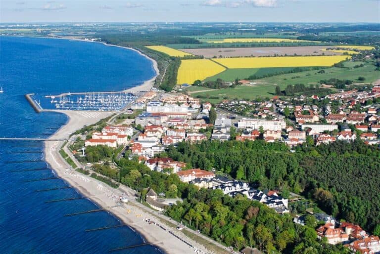 Kühlungsborn mit Strandpromenade Bild: Beauwell CC0