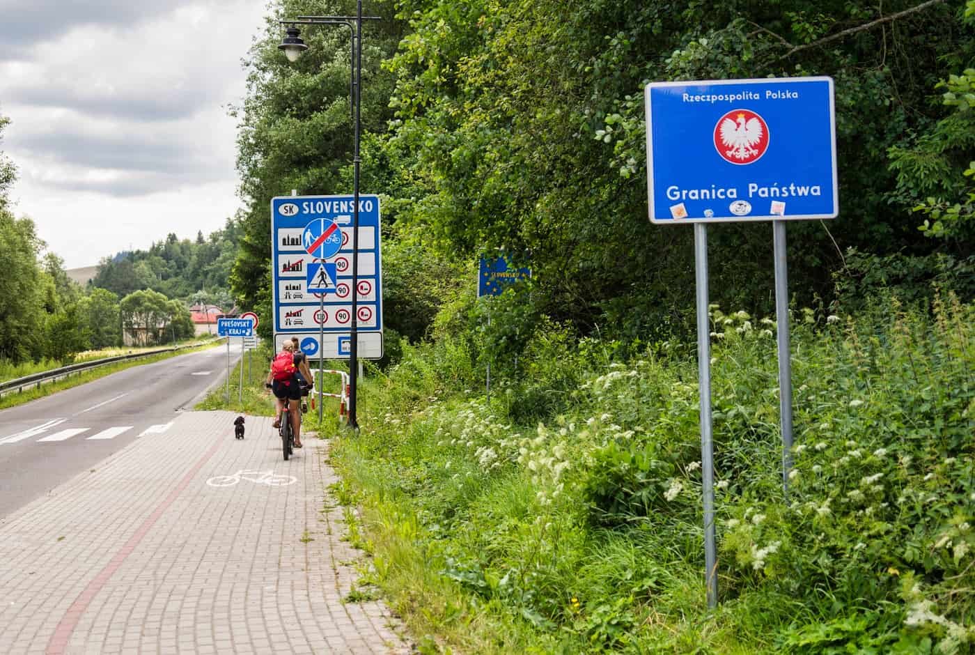 Fahrradfahrer an der Grenze zu Polen