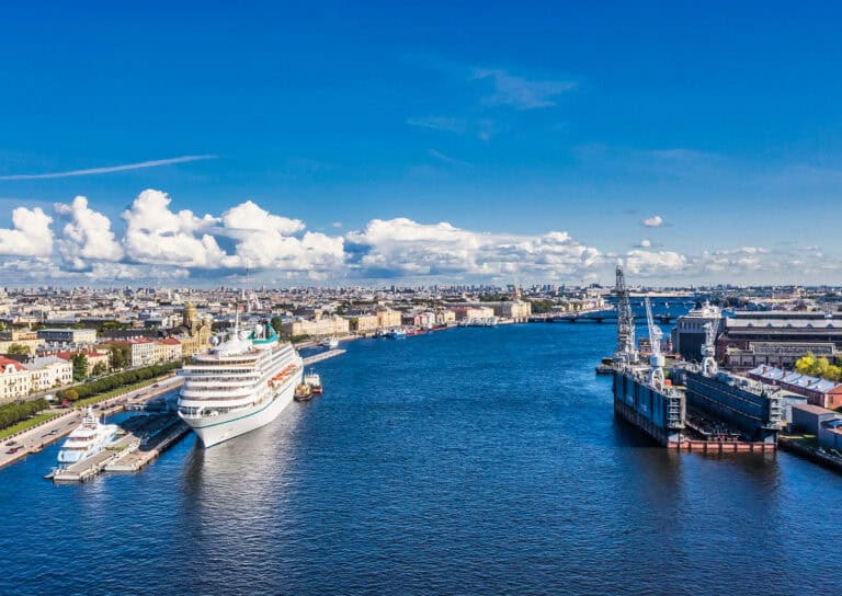 Fluss Newa in Sankt Petersburg