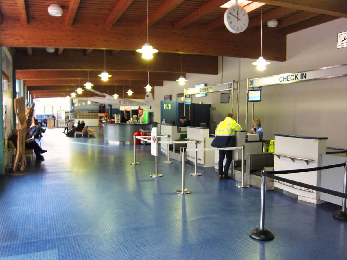 Checkin-Schalter im Terminal des Flughafen Heringsdorf