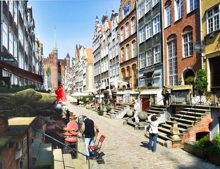 Die Frauengasse mit Blick vom Frauentor zur Marienkirche