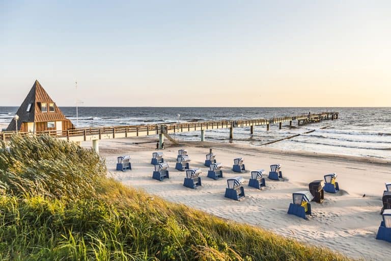 Seebrücke Koserow mit Strand