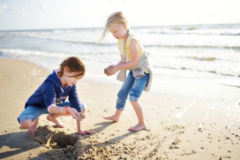 Kinder an der Ostsee