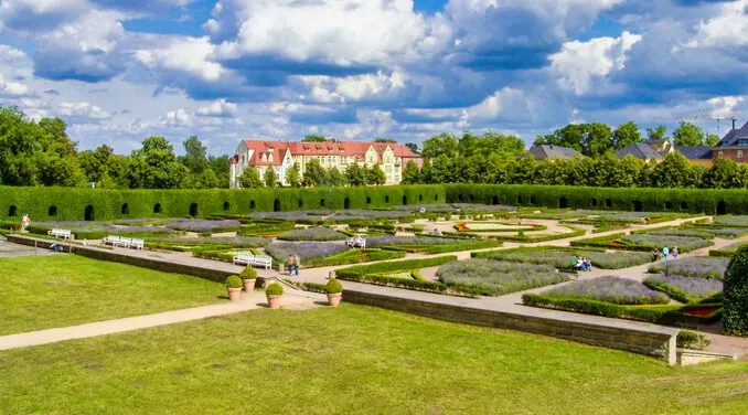 Güstrower Schloss mit Schloßpark