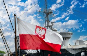 Polnische Flagge an der Ostsee