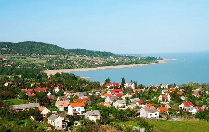 Dorf am Balaton (Ungarn) 