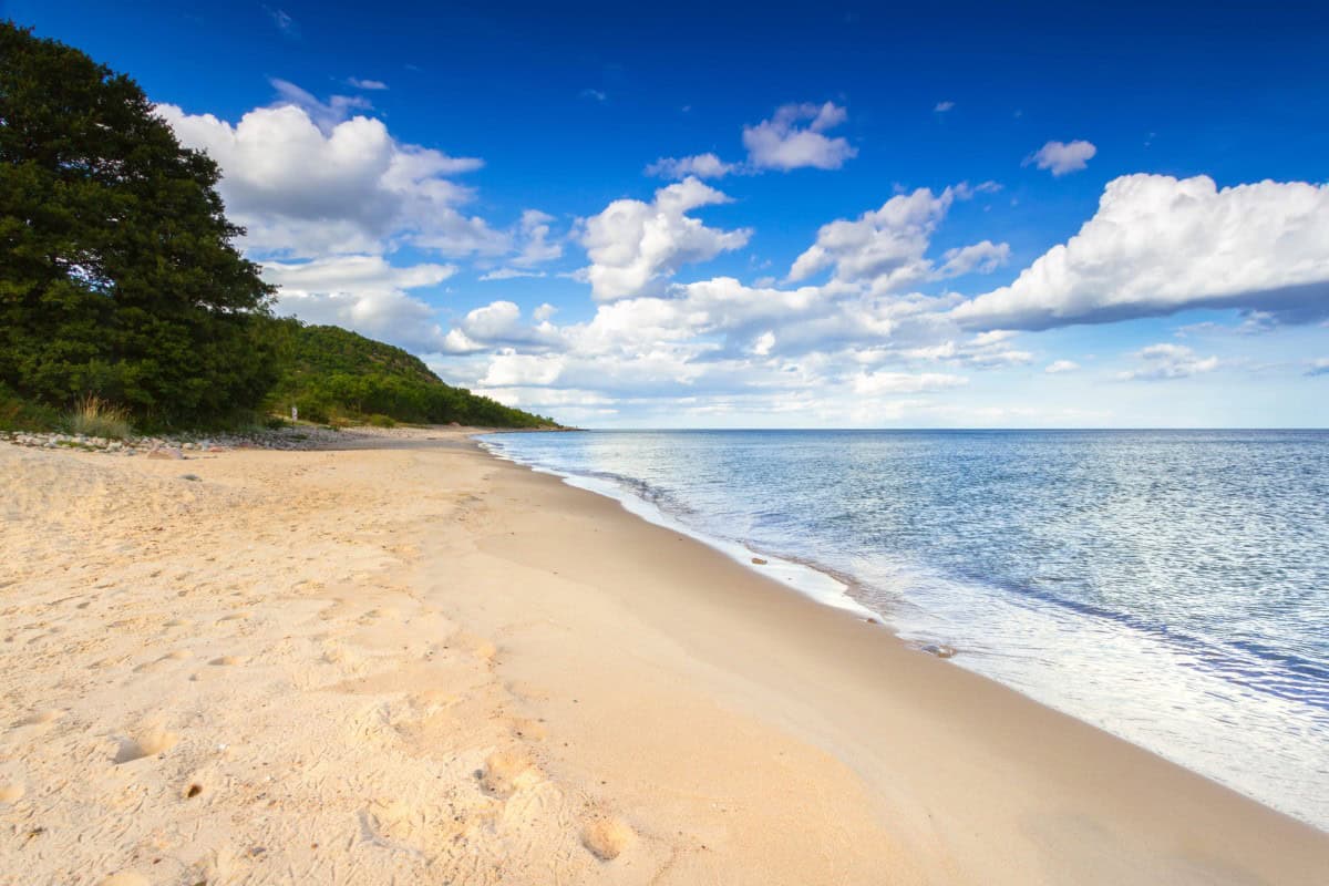 Strand an der Ostsee in Schweden