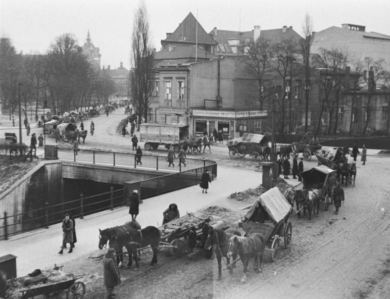 Deutsche Zivilisten im Februar 1945 in Danzig und Umgebung; auf der Flucht vor der herannahenden Roten Armee haben sie ihre Heimat verlassen.