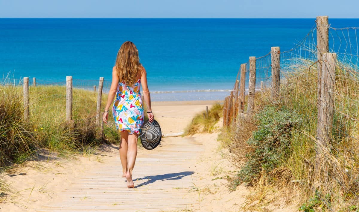 Erholt statt ausgebrannt: So finden Ostsee-Urlauber echte Ruhe vom Alltagsstress Entspannung am Strand Ostsee