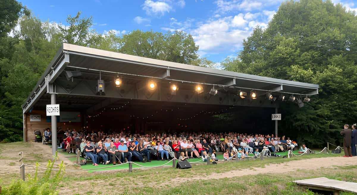 Darß-Festspiele - Plattdeutschen Humor erleben Bühnengelände Darß-Festspiele