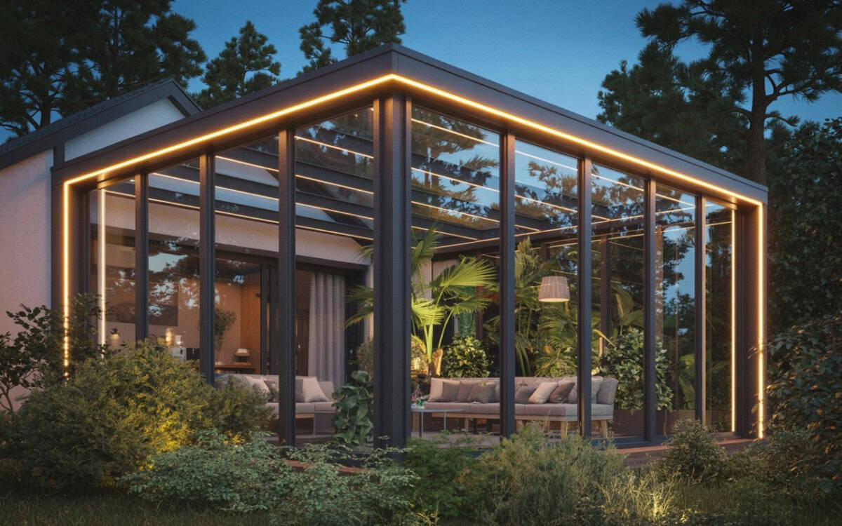 Zeitgemäße Terrassenüberdachungen für jedes Wetter Wintergarten am Ferienhaus mit LED Beleuchtung