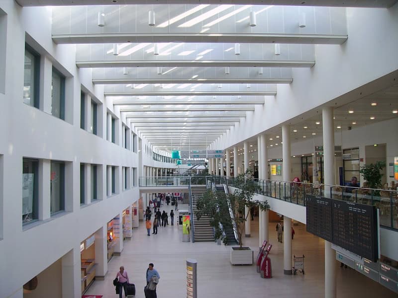 Mit dem Flugzeug an die Ostsee - welcher Flughafen ist der beste Ausgangspunkt? Flughafen Bremen