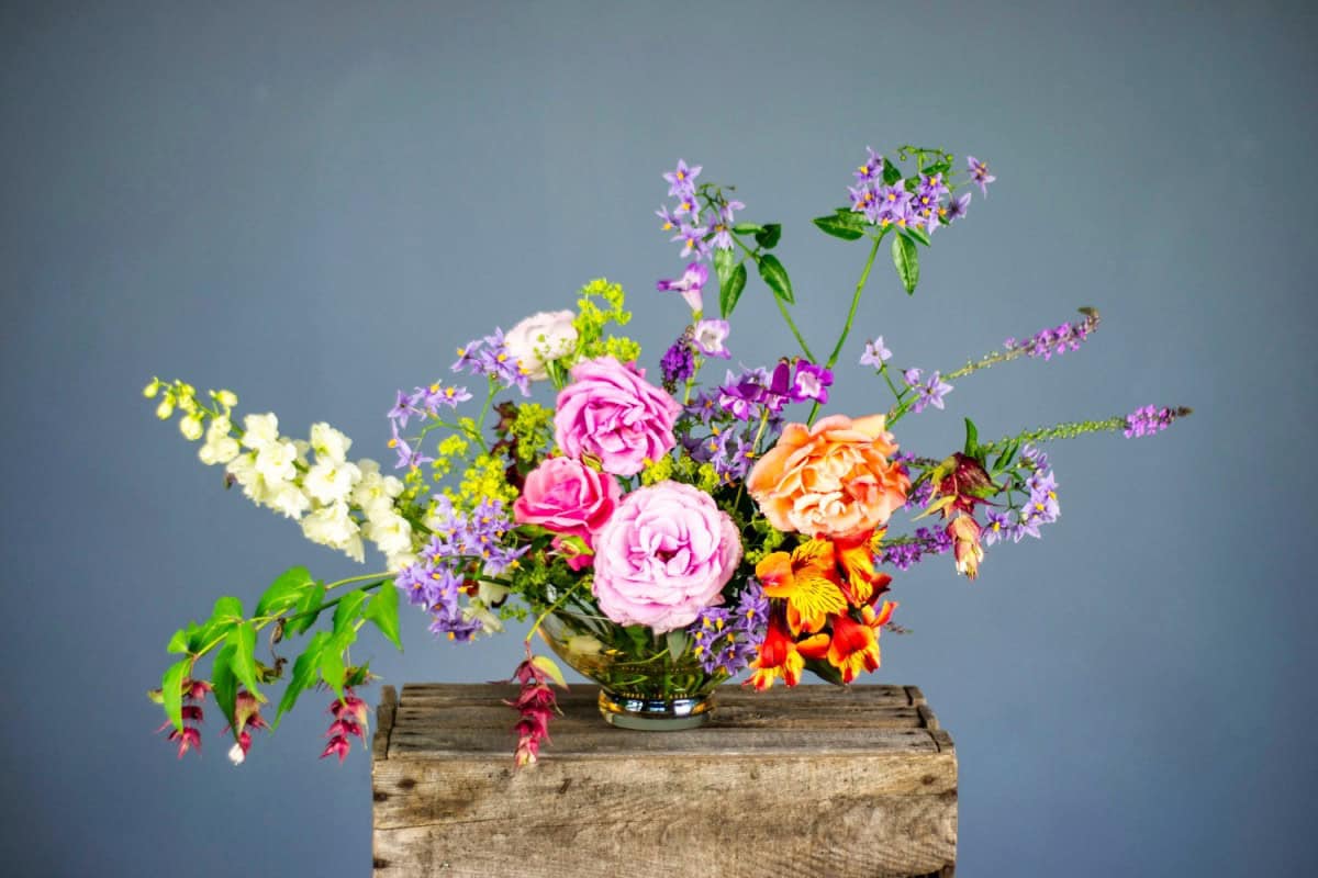 So wird Ihre Ferienwohnung an der Ostsee zum Wohlfühlort – mit Blumen, Deko und durchdachten Details Blumengesteck