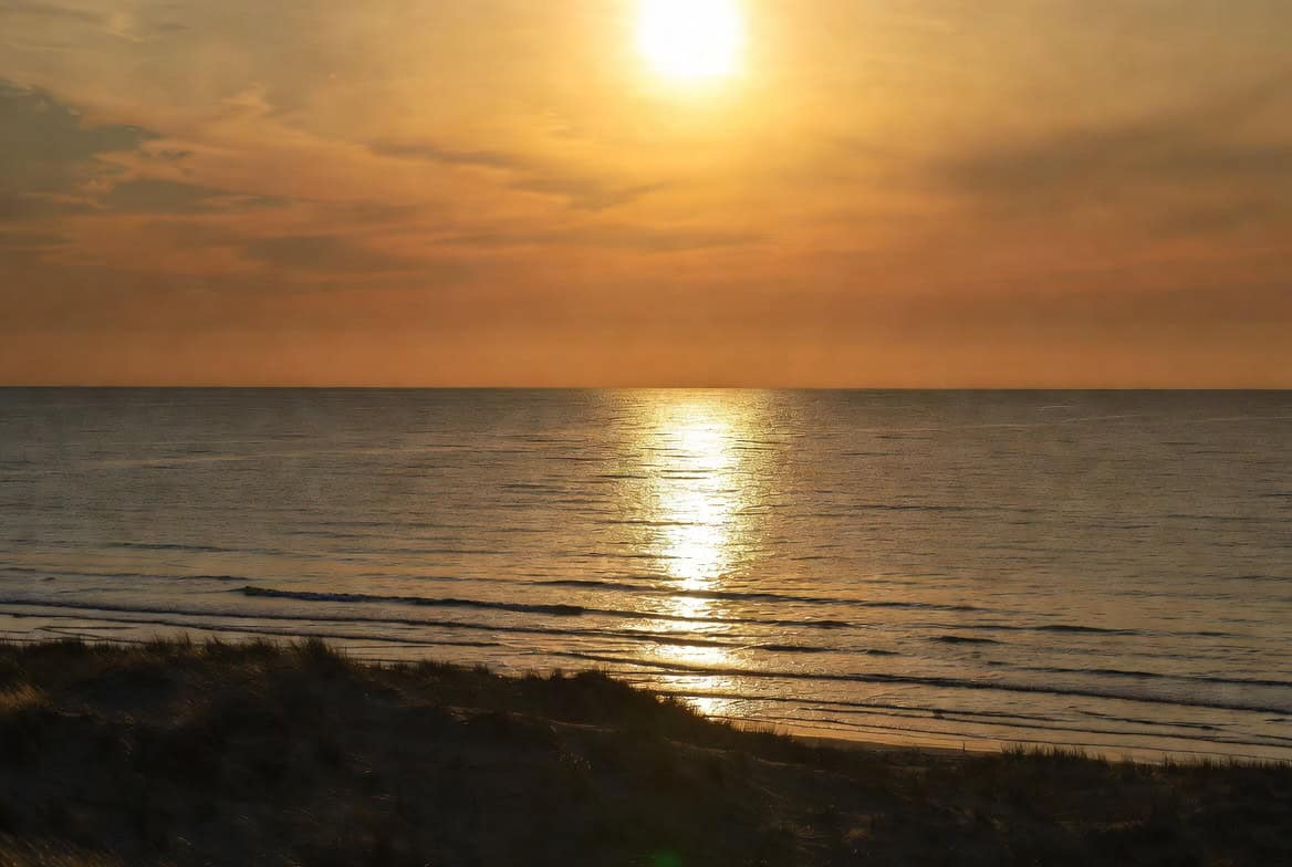Serponado: das Lichtspiel über der Ostsee, das kaum jemand kennt Normaler Sonnenuntergang an der Ostsee