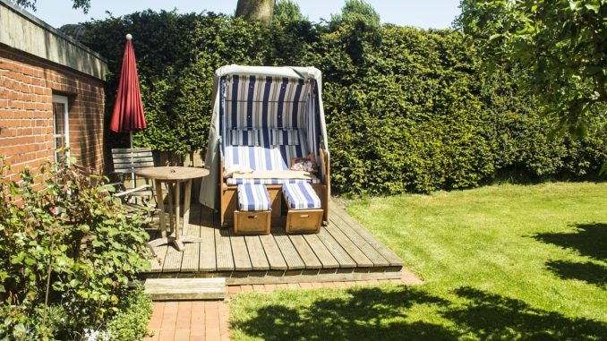 Strandkorb im Garten