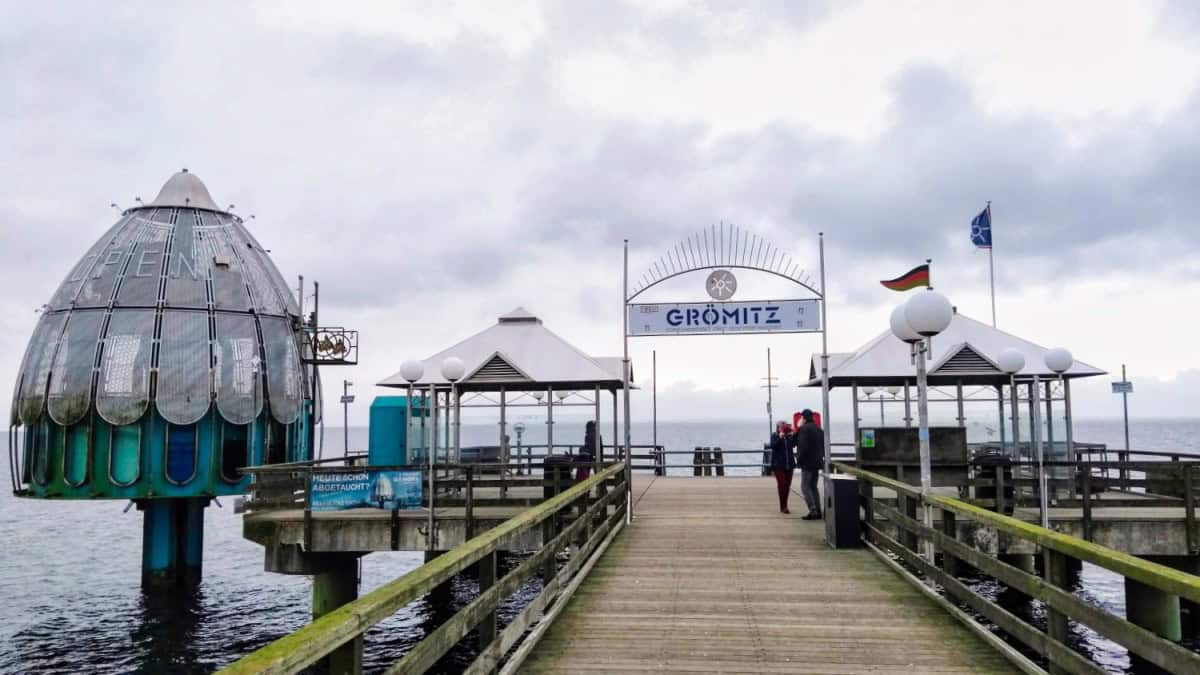 Seebrücken an der Ostsee Seebrücke Grömitz mit Tauchgondel.